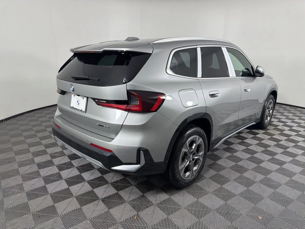 Used 2026 Space Silver Metallic BMW xDrive28i image 5