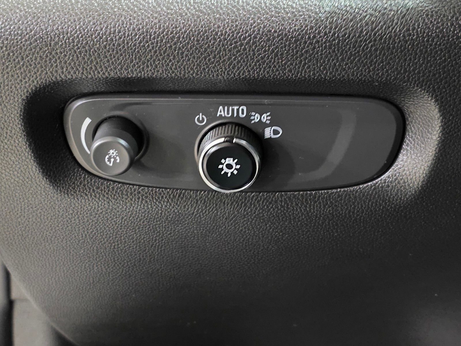 Used 2023 Summit White Chevrolet LT image 34