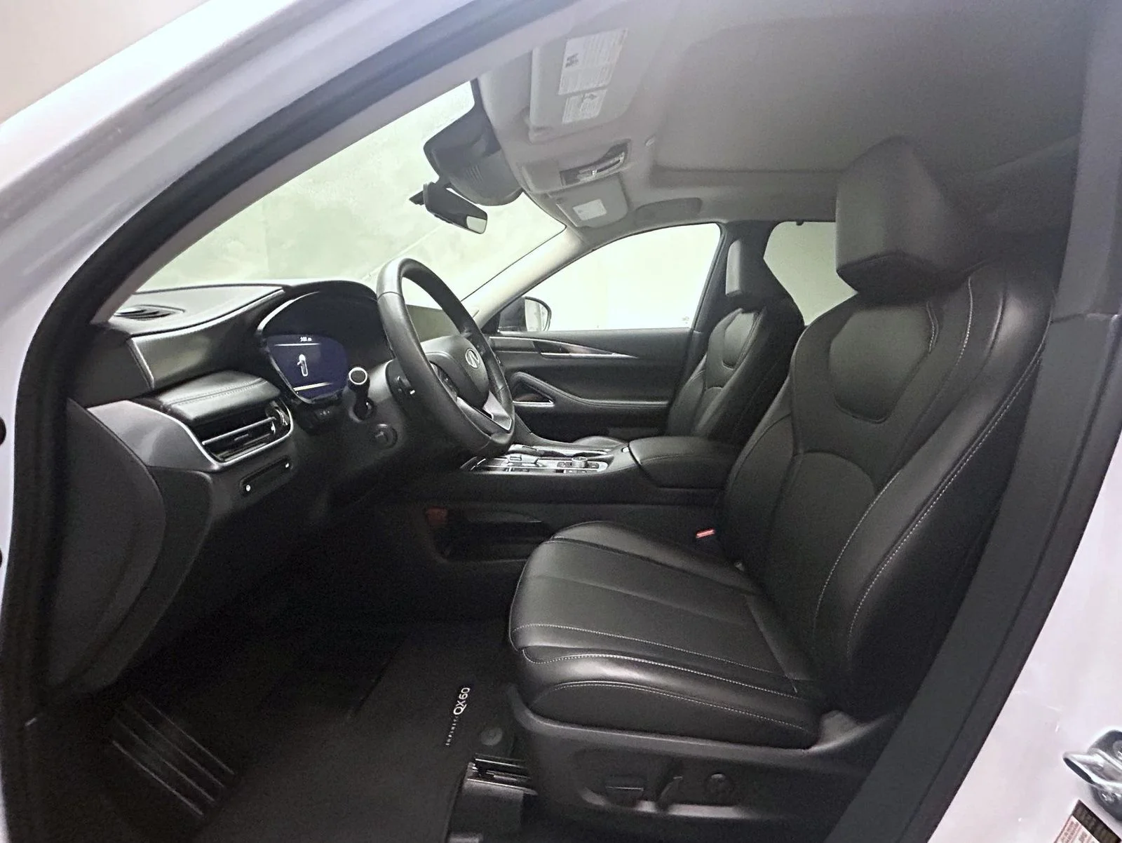 Used 2026 White INFINITI LUXE image 10