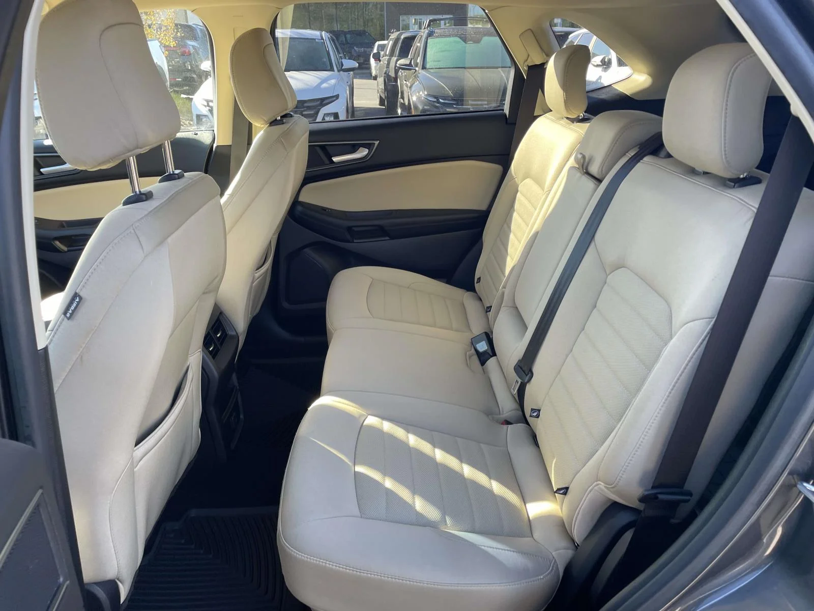 Used 2020 Magnetic Metallic Ford SE image 3