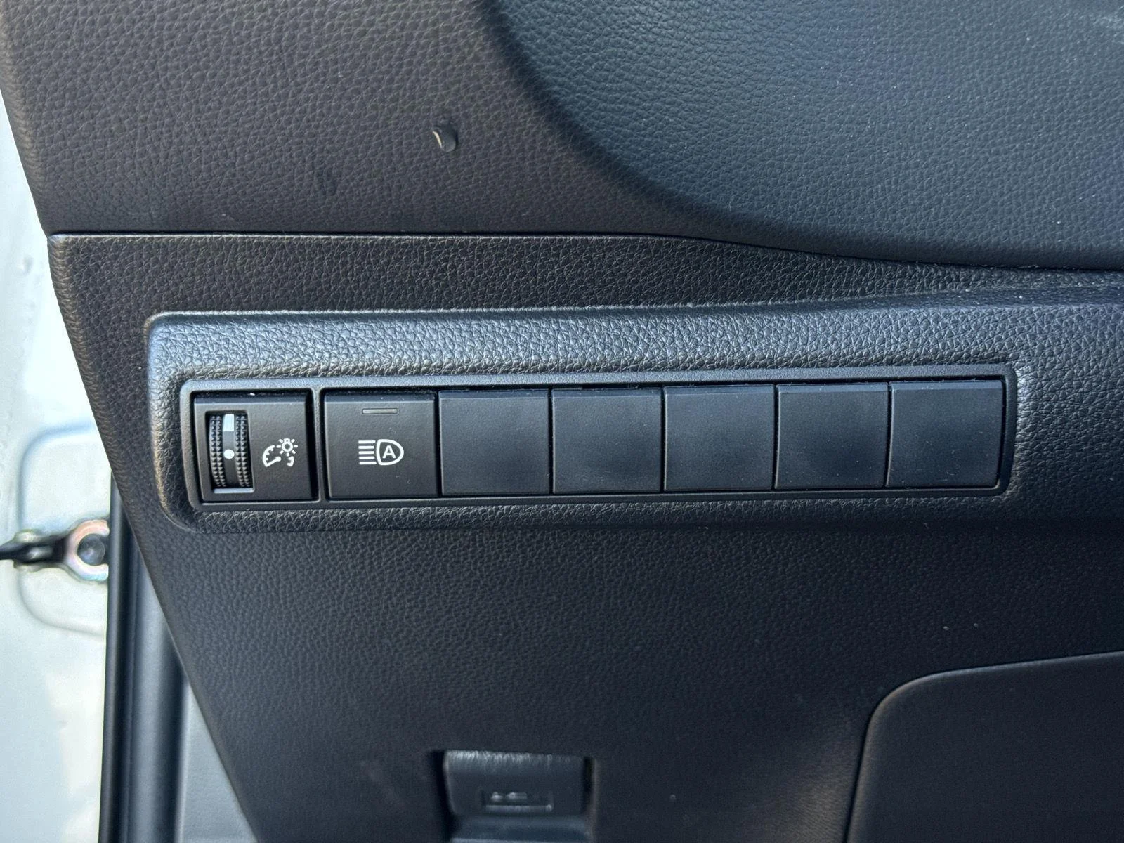 Used 2019 Classic Silver Metallic Toyota SE image 16