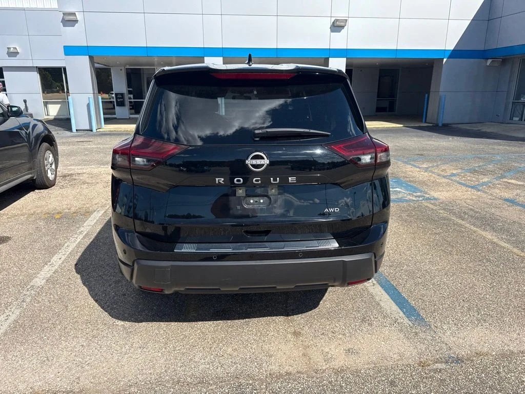 Used 2025 Super Black Nissan SV image 3