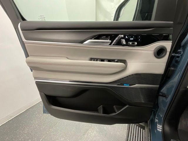 New 2026 Steel Blue Exterior Paint Jeep Summit Obsidian image 9