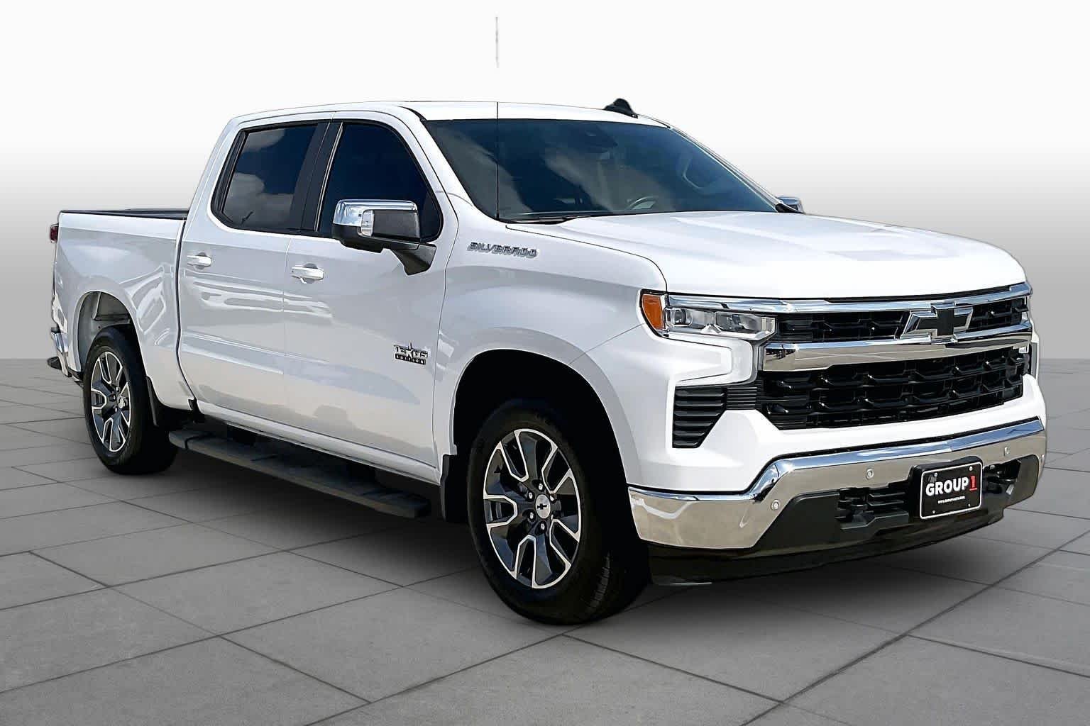 Used 2024 Summit White Chevrolet LT image 3