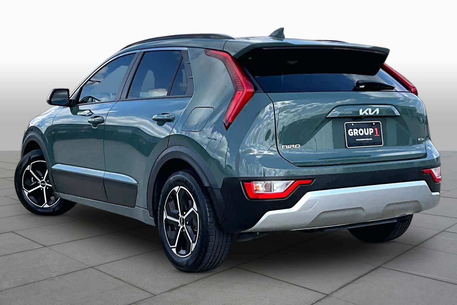 Used 2023 Cityscape Green Kia EX image 22