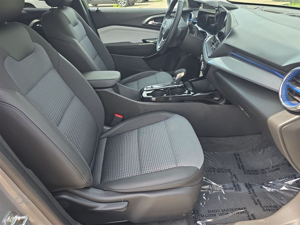 Used 2025 Gray Chevrolet LT image 13