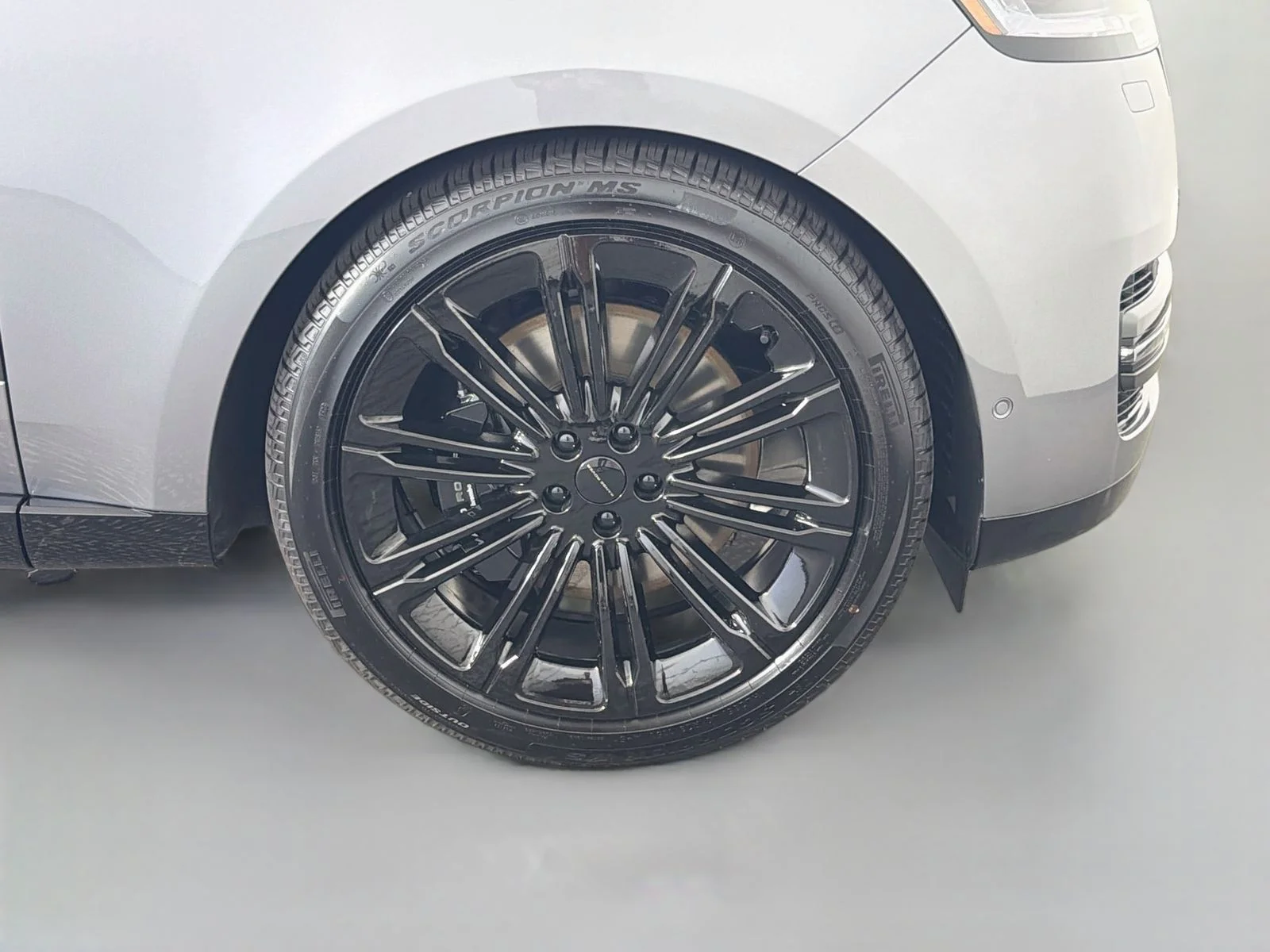 New 2026 Eiger Gray Meta Land Rover SE image 35