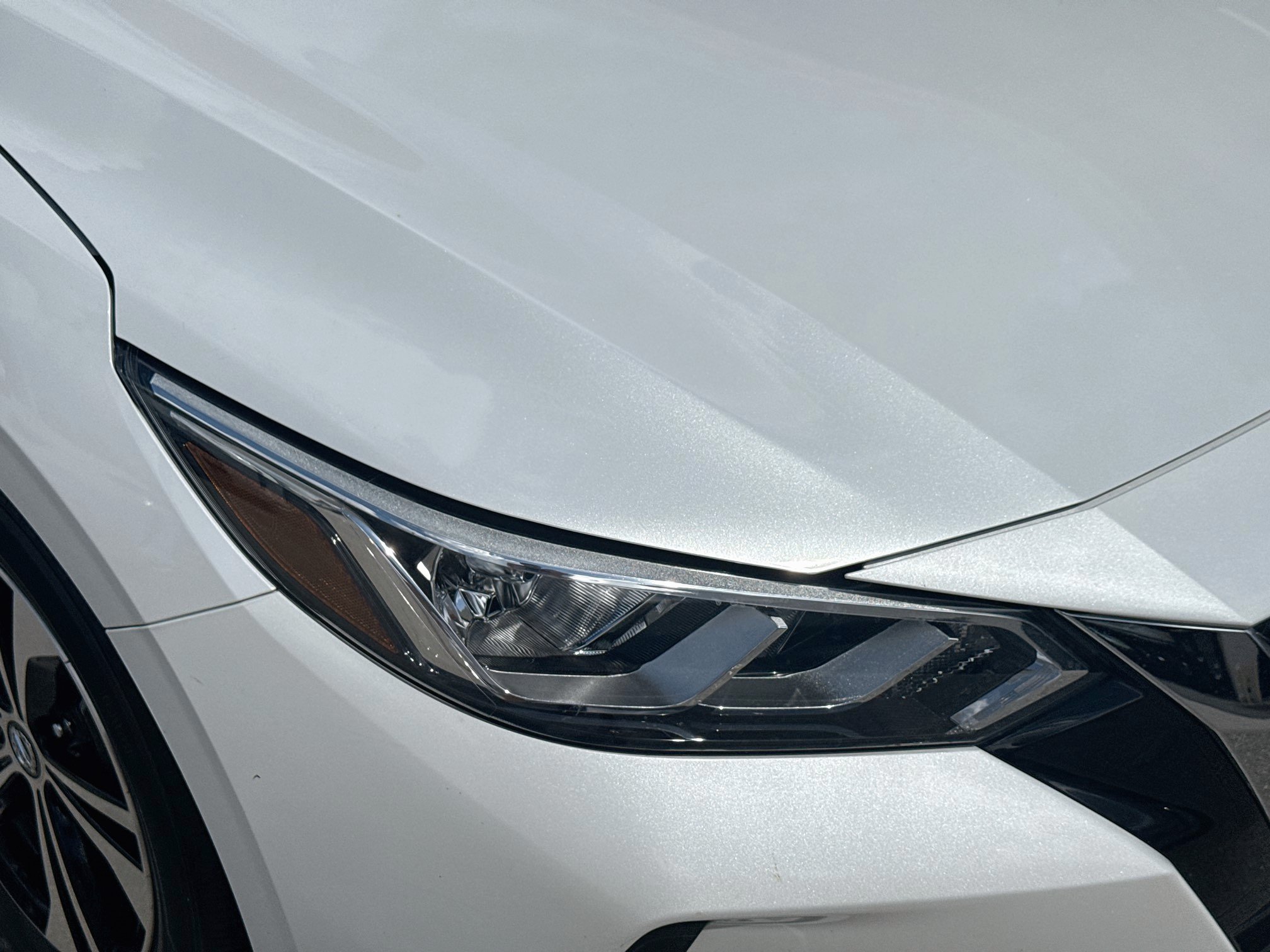 Used 2022 Aspen White TriCoat Pearl Nissan SV image 31