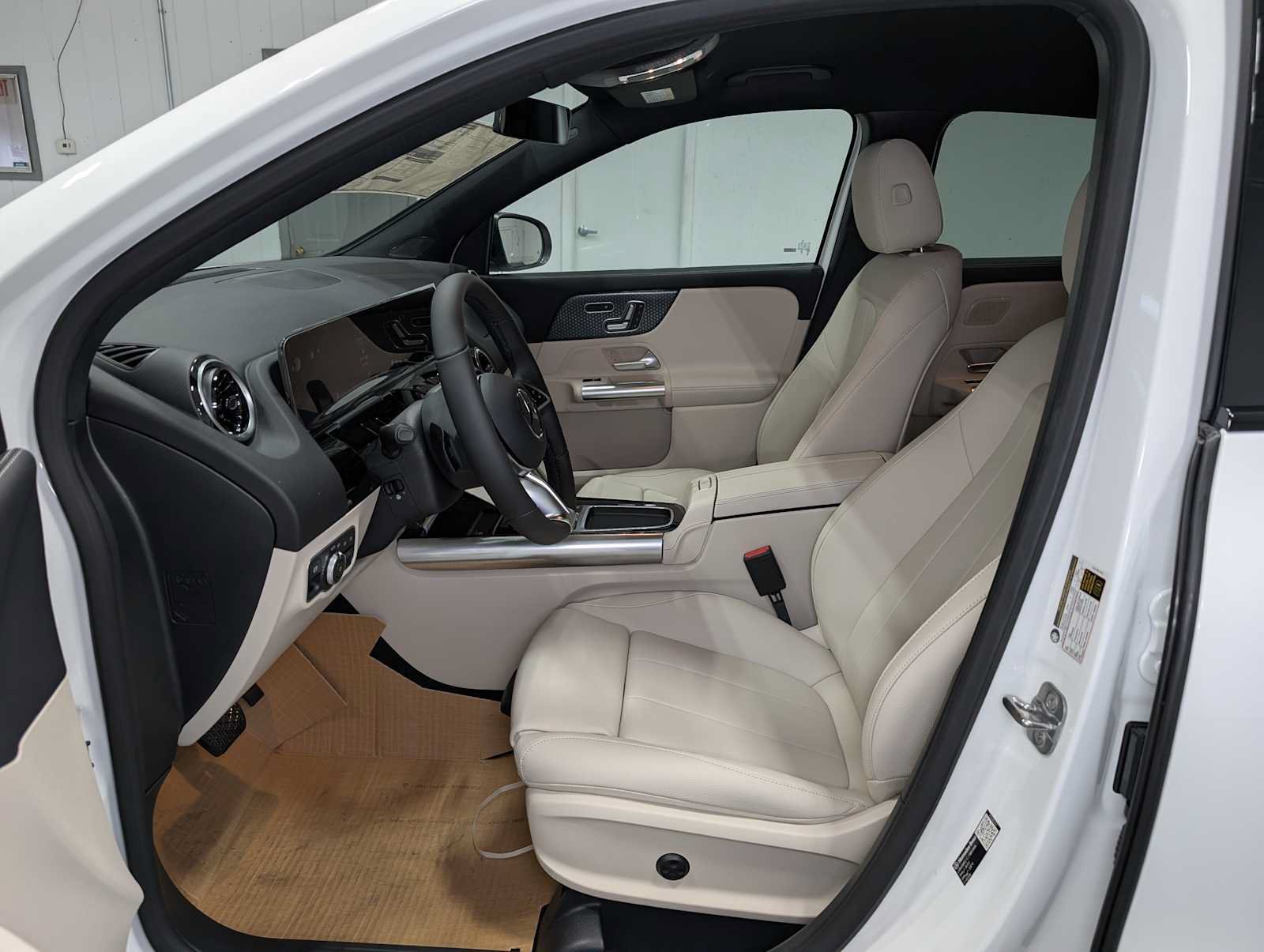 New 2026 Polar White Mercedes-Benz GLA 250 image 4