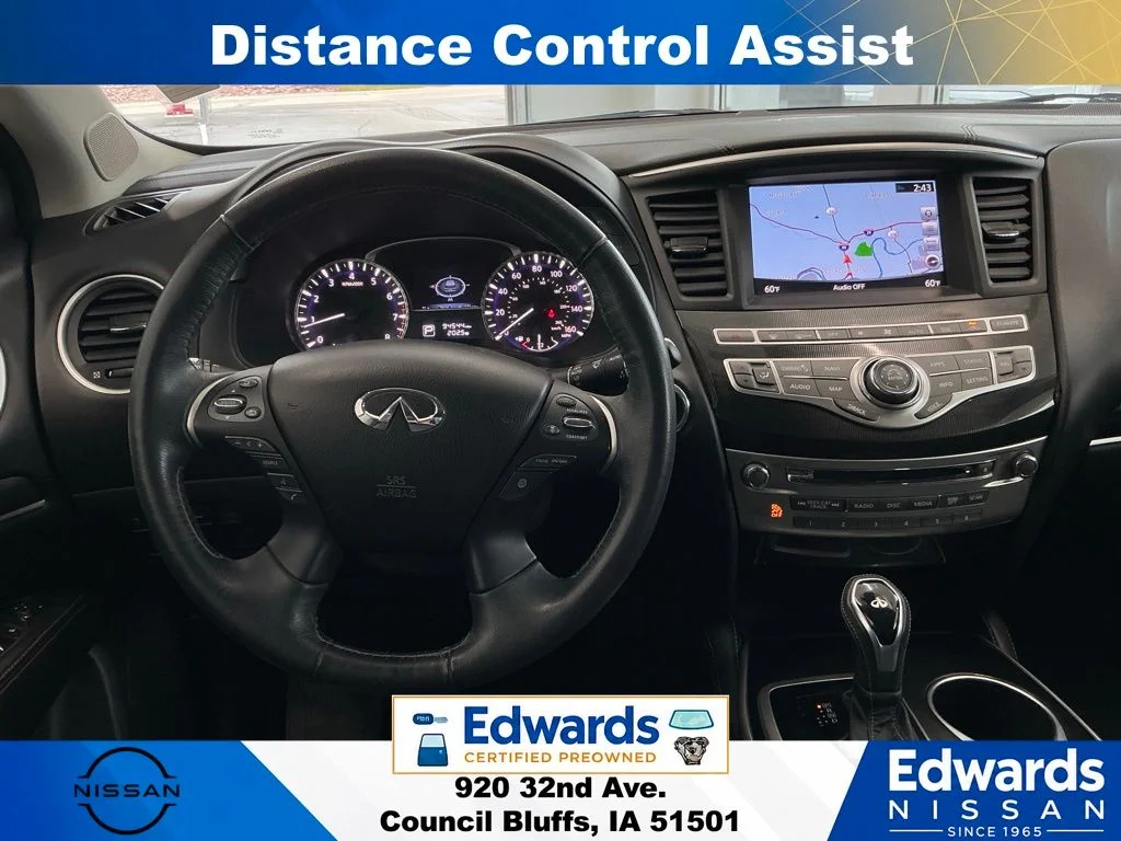 Used 2017 White INFINITI Base image 22