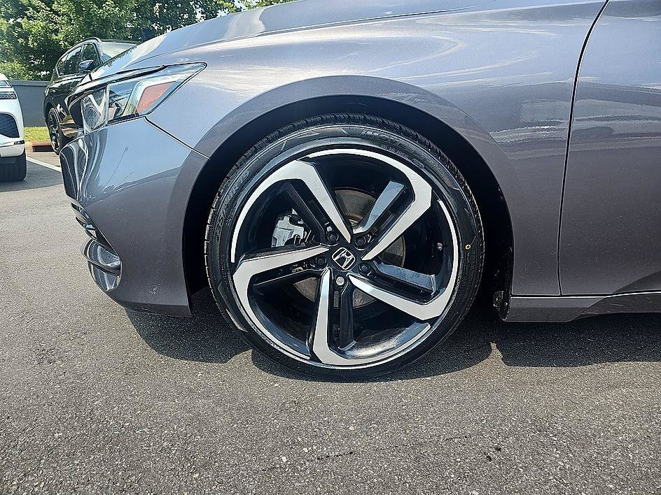 Used 2018 Modern Steel Metallic Honda Sport 1.5T image 9