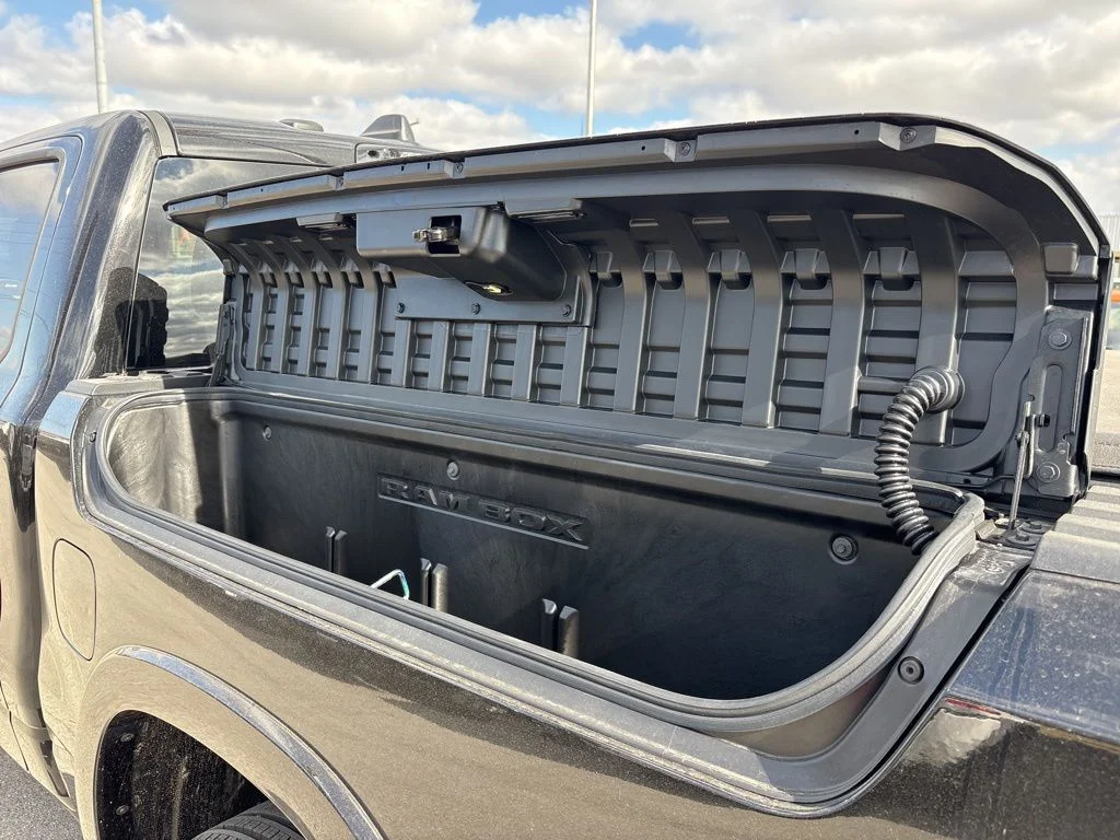 New 2026 Diamond Black Crystal Pearl-Coat Exterior Paint RAM Limited image 12