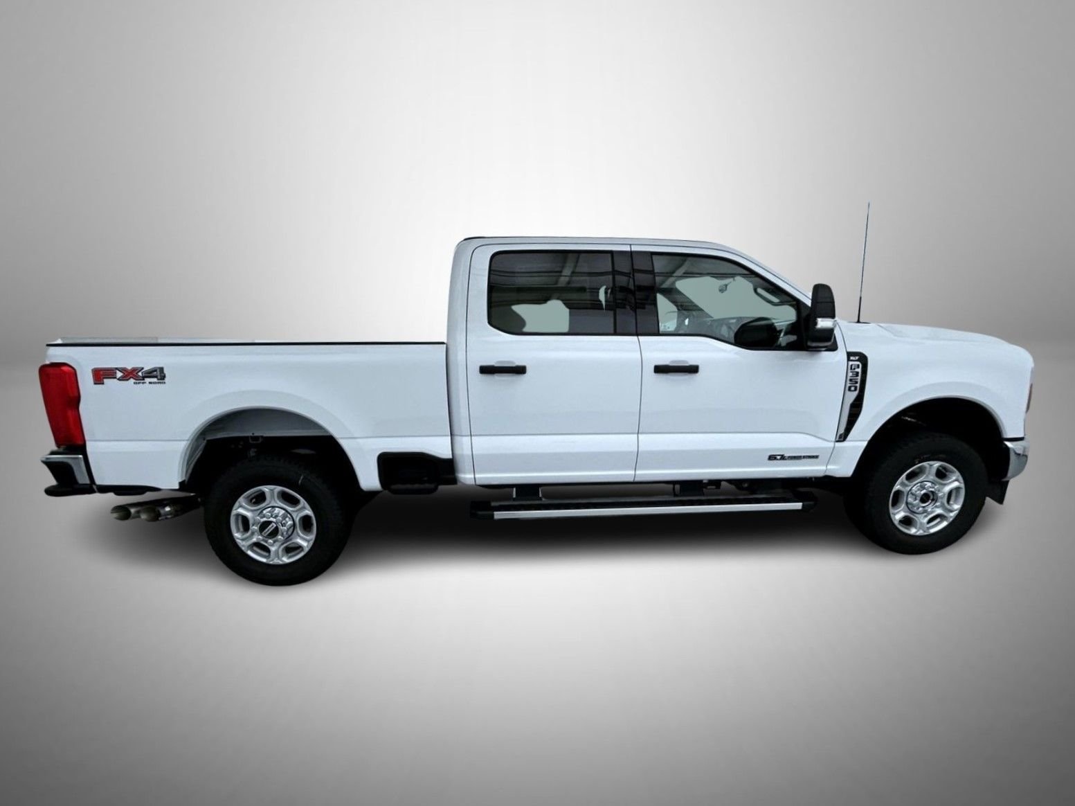 New 2026 Oxford White Ford XLT image 4
