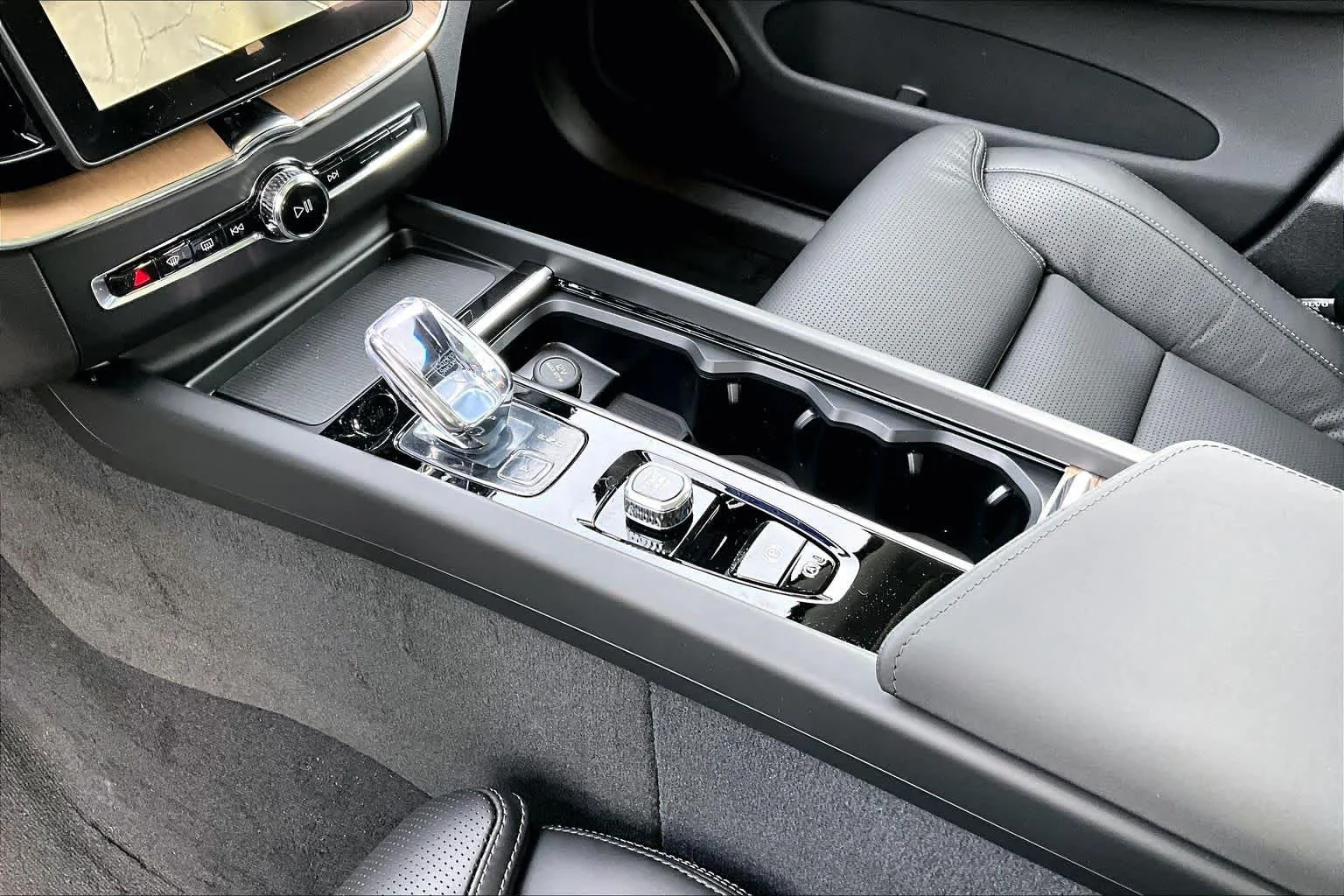 New 2026 Denim Blue Volvo Ultra image 10