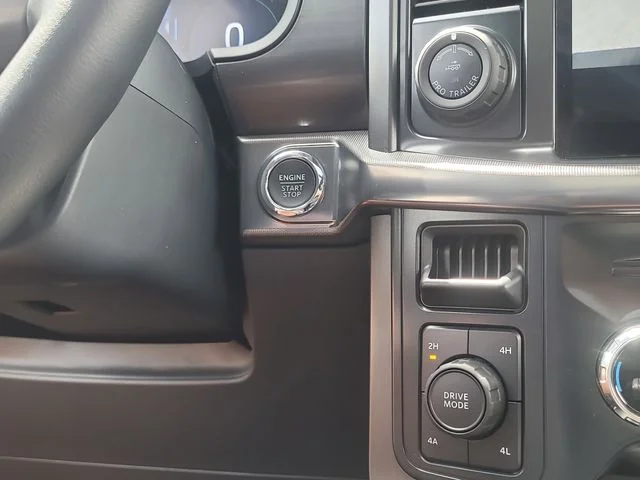 Used 2025 White Ford Lariat image 29