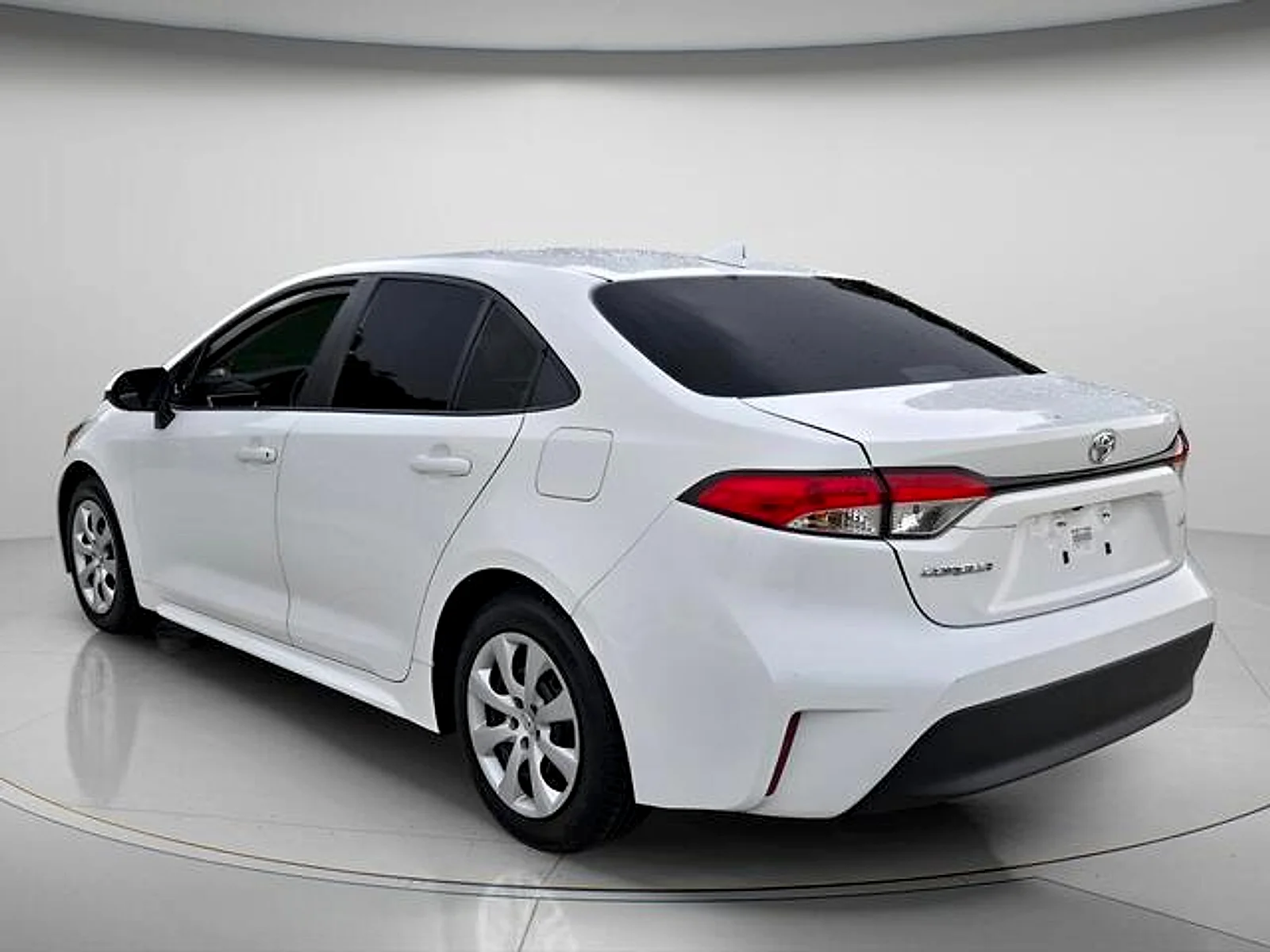 Used 2024  Toyota LE image 8