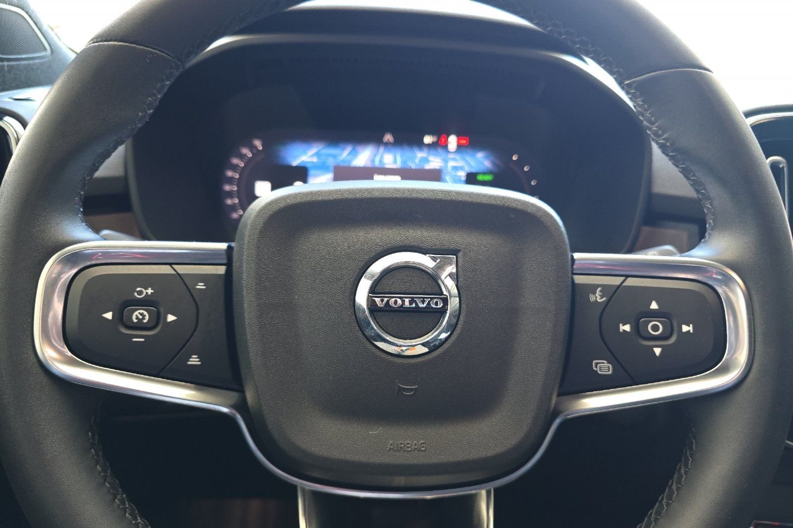Used 2023 White Volvo Twin Plus image 25