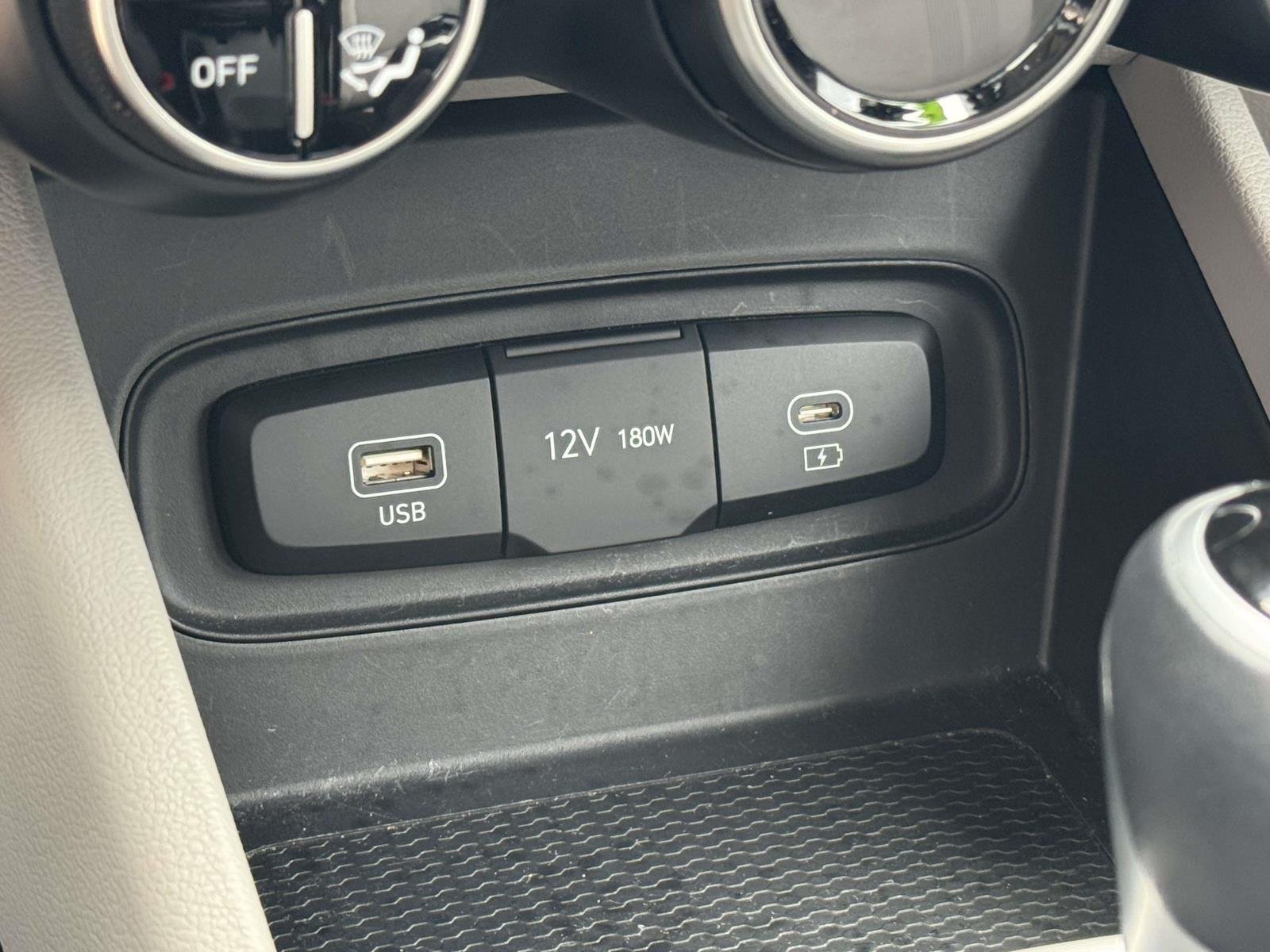 2023 Hyundai Venue SEL - Photo 29