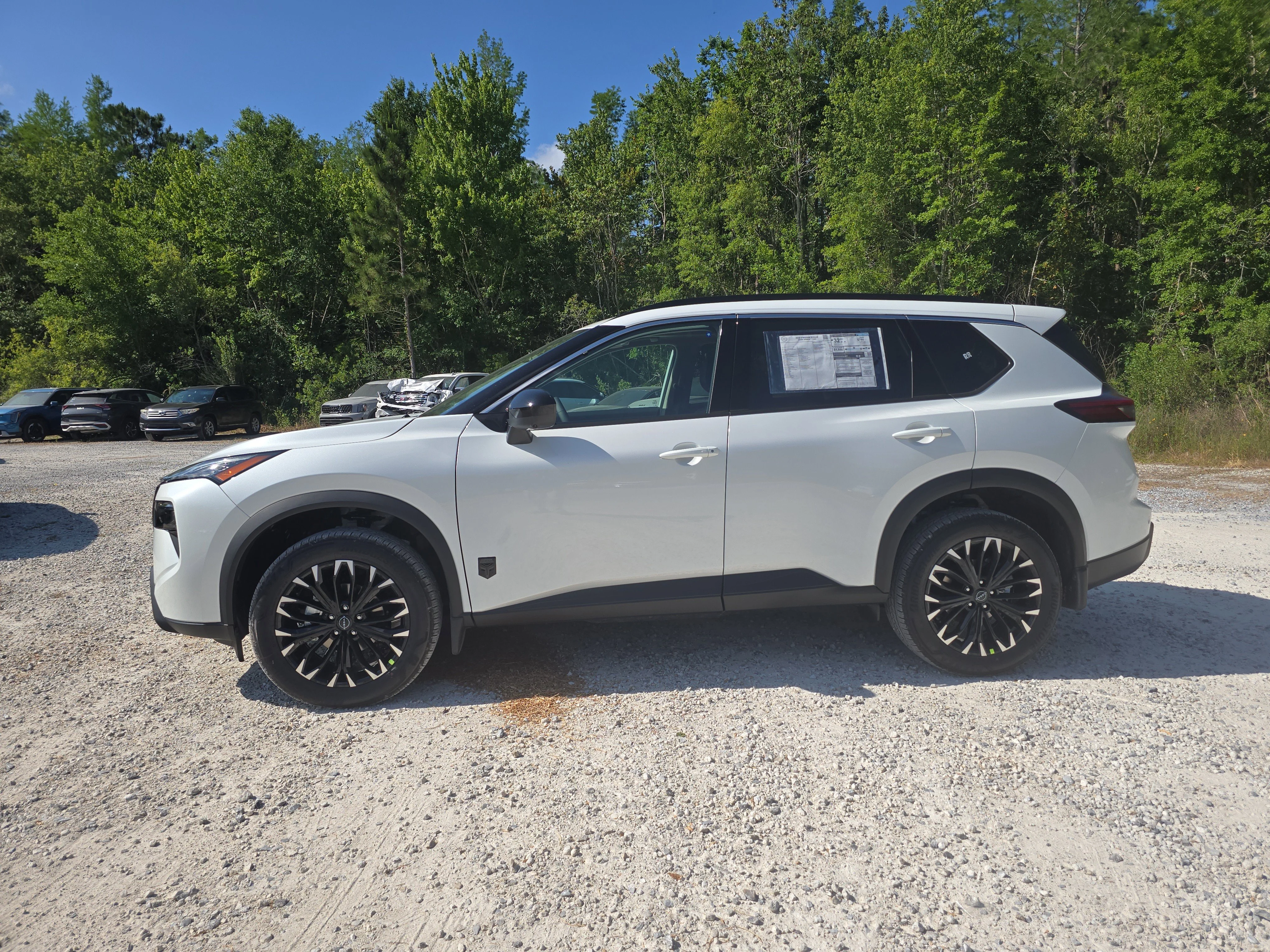 New 2026 Everest White Pearl TriCoat Nissan Dark Armor™ image 5