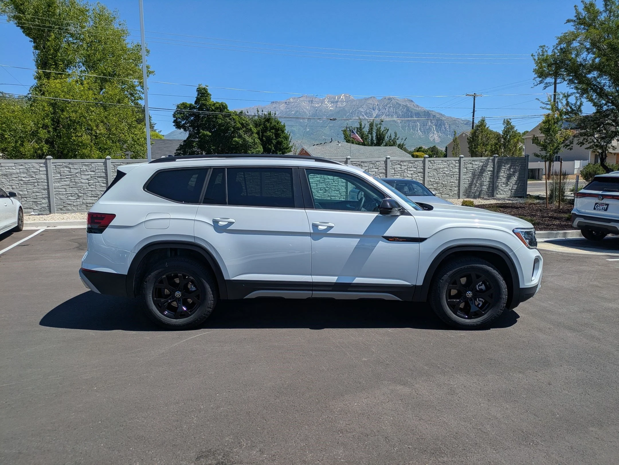 New 2026 Opal White Pearl Volkswagen 2.0T Peak Edition image 2