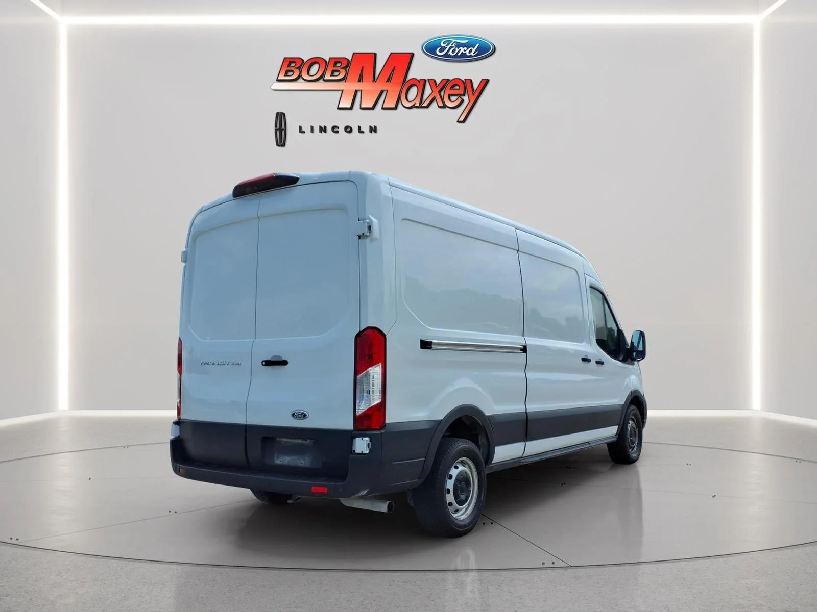 Used 2023 Oxford White Ford Base image 4