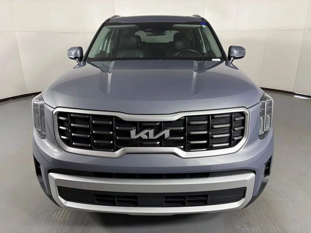 Used 2025 Silver Kia S image 3