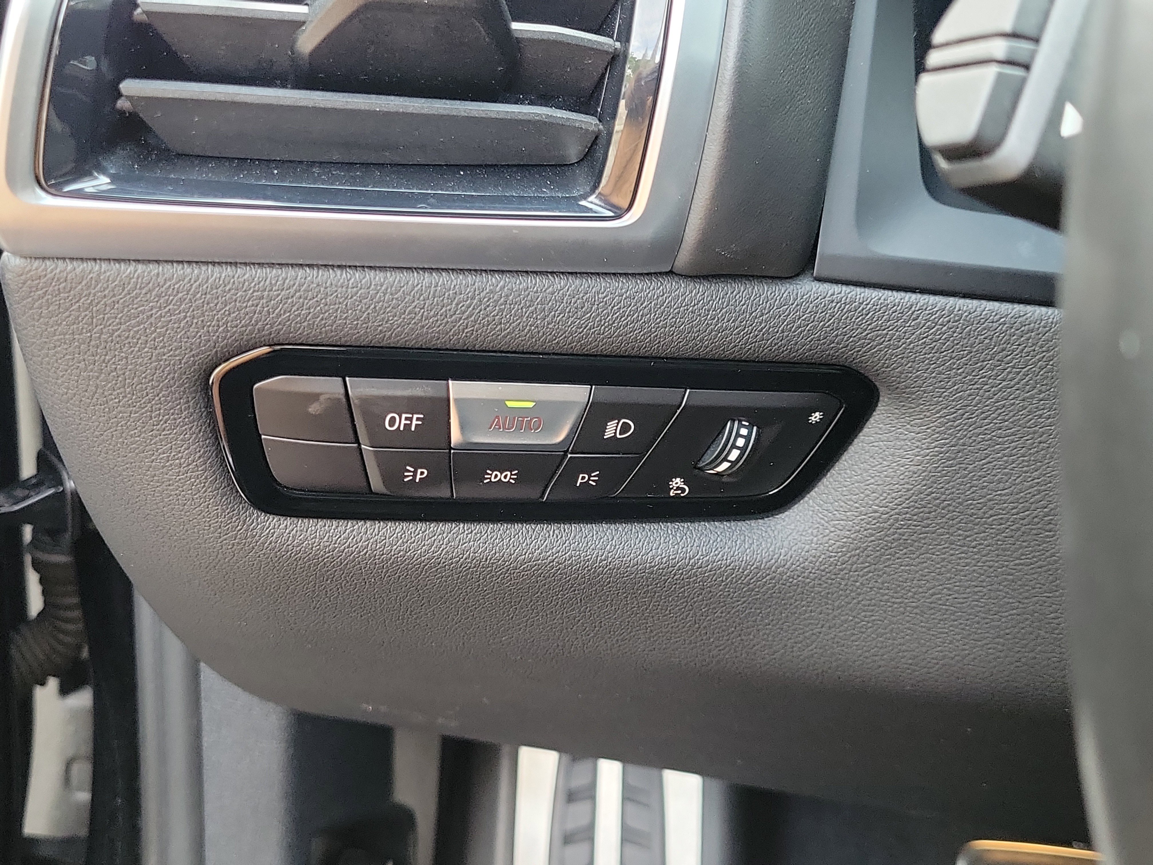 Used 2020 Black Sapphire Metallic BMW Base image 15