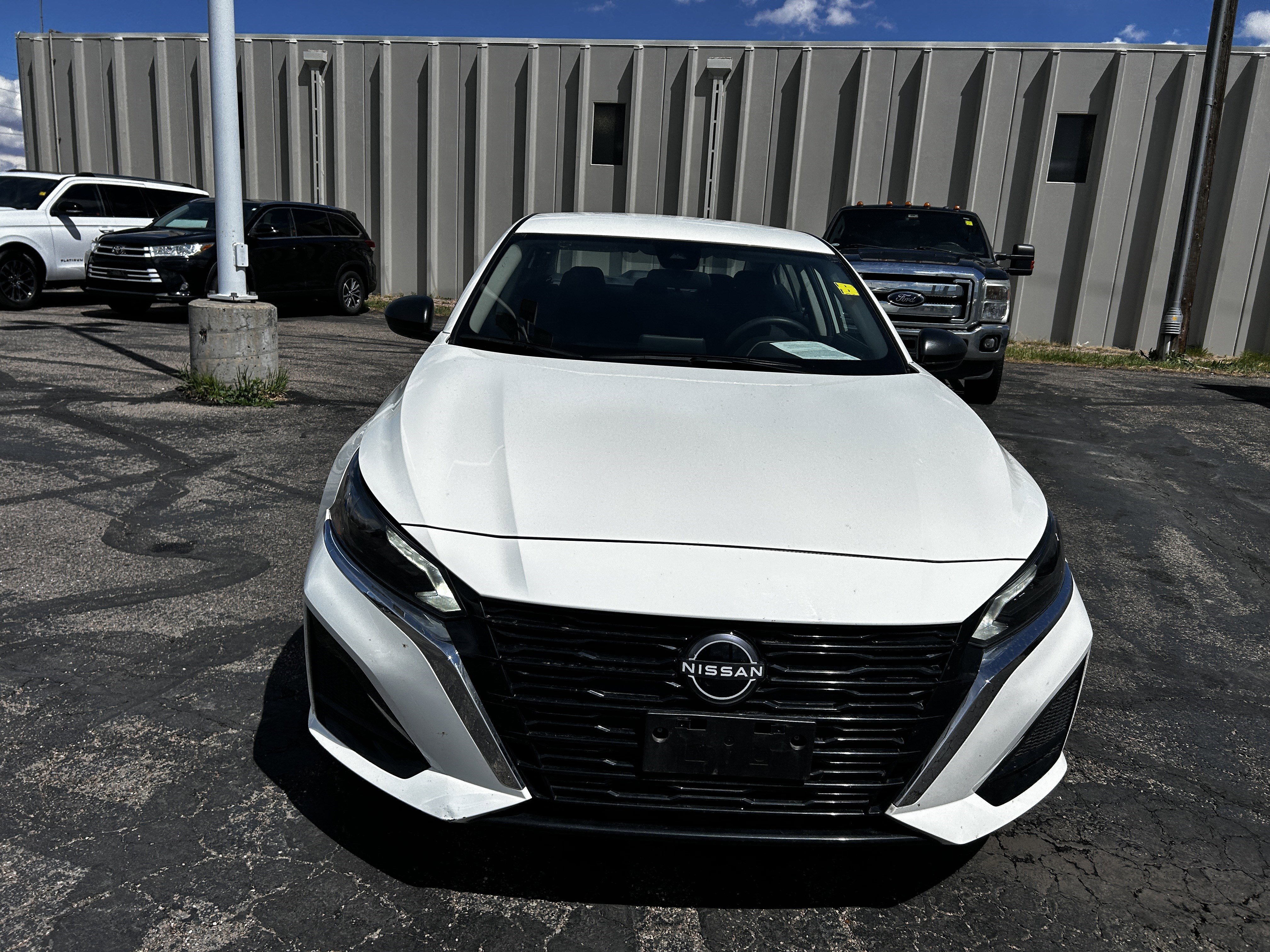 2025 Nissan Altima SV - Photo 9