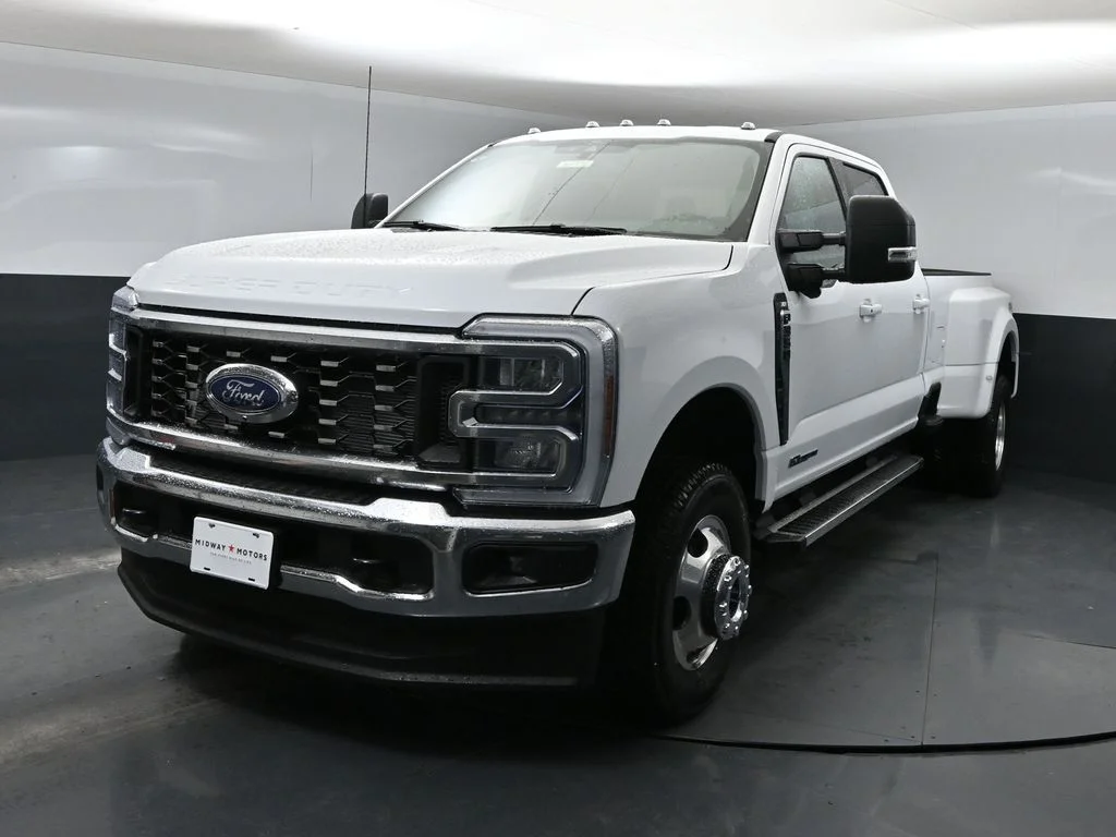 New 2026 Oxford White Ford F-350® XLT image 5