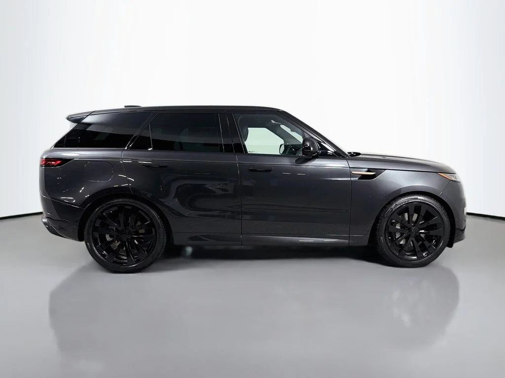 New 2026 Carpathian Grey Land Rover Dynamic SE image 4