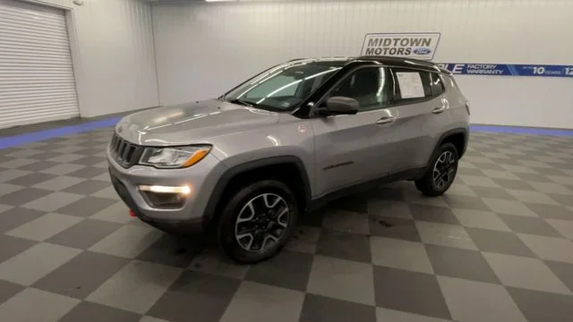 Used 2019 Billet Silver Metallic Clearcoat Jeep Trailhawk image 4