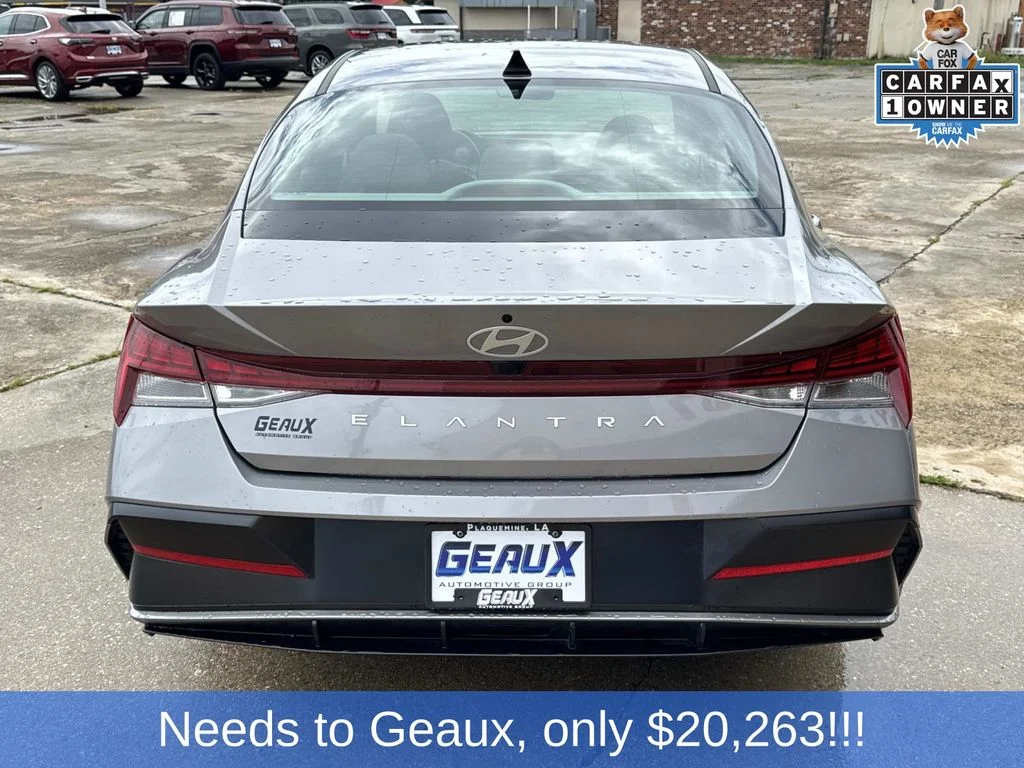 Used 2025 Silver Hyundai SEL Convenience image 12