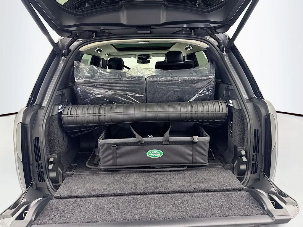 New 2026 Eiger Grey Land Rover SE image 27