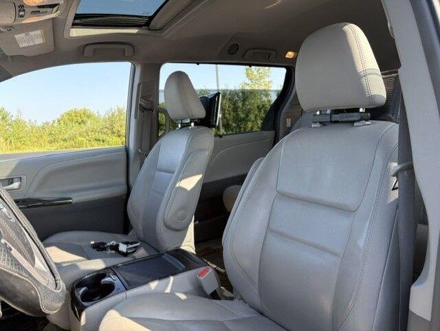 Used 2017 Predawn Gray Mica Toyota XLE image 7