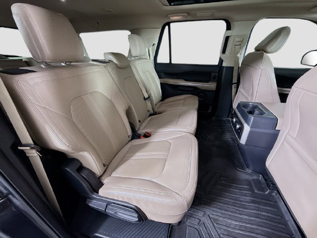 Used 2022  Ford Limited image 29