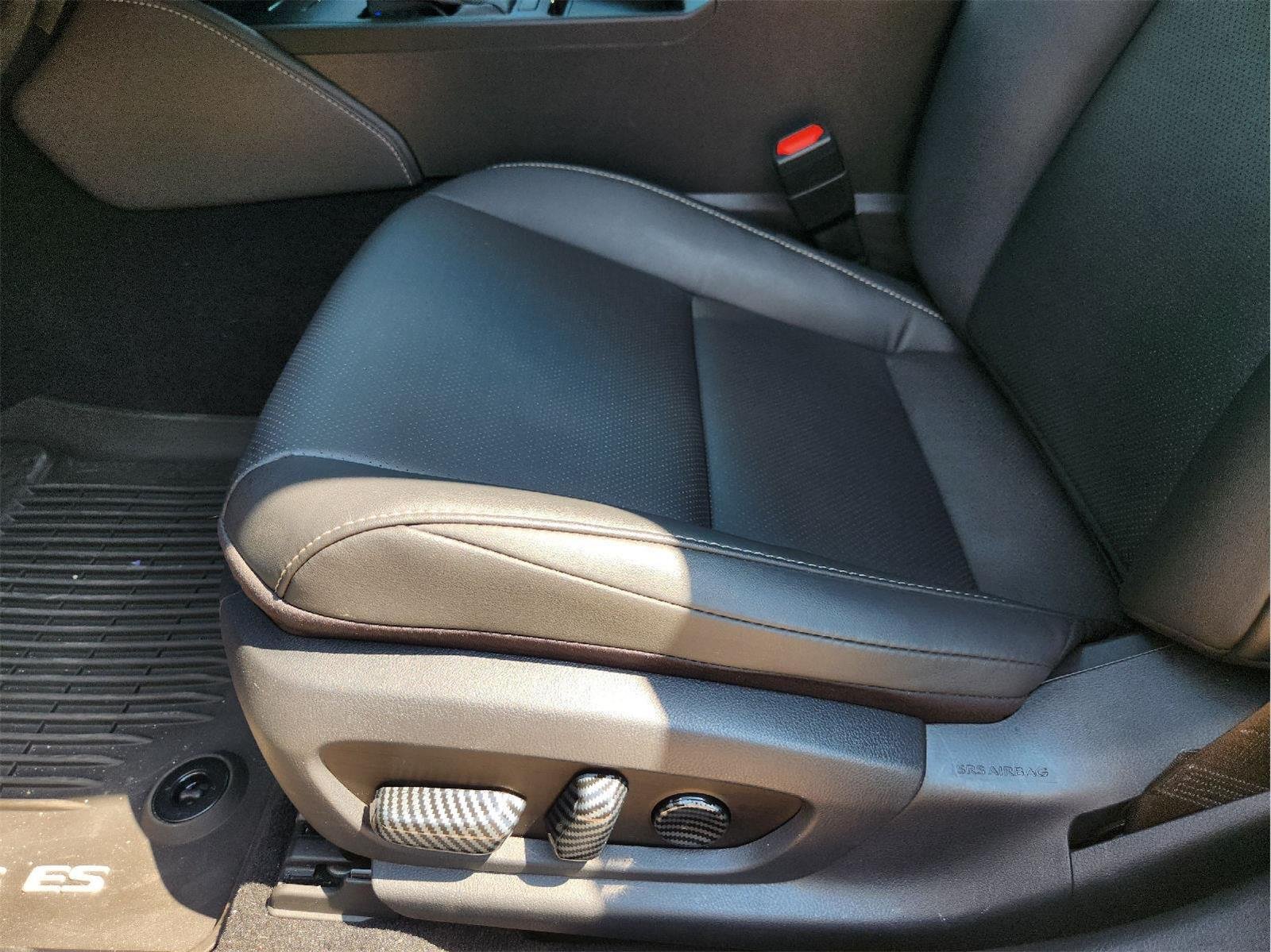 2025 Lexus ES 350 - Photo 22