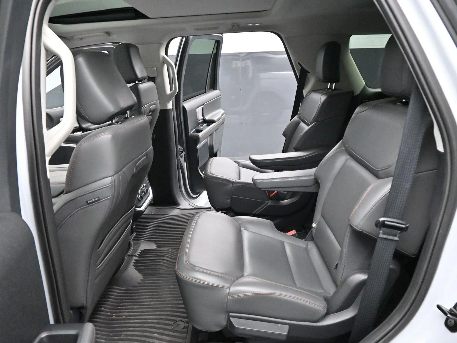 Used 2025 Space Silver Metallic Ford Active image 29