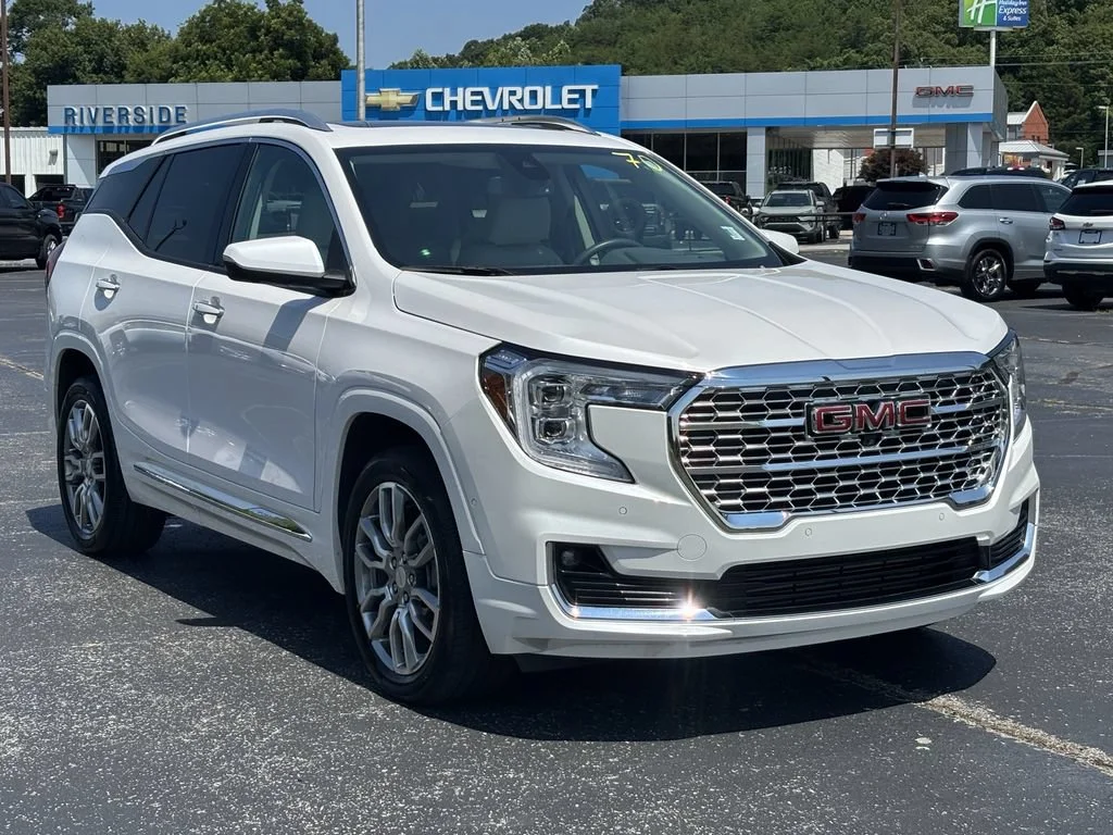 Used 2023 WHITE FROST TRICOAT GMC Denali image 4