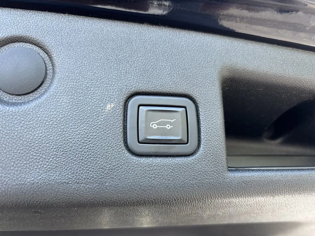 Used 2020 MIDNIGHT BLUE METALLIC Chevrolet LT image 20