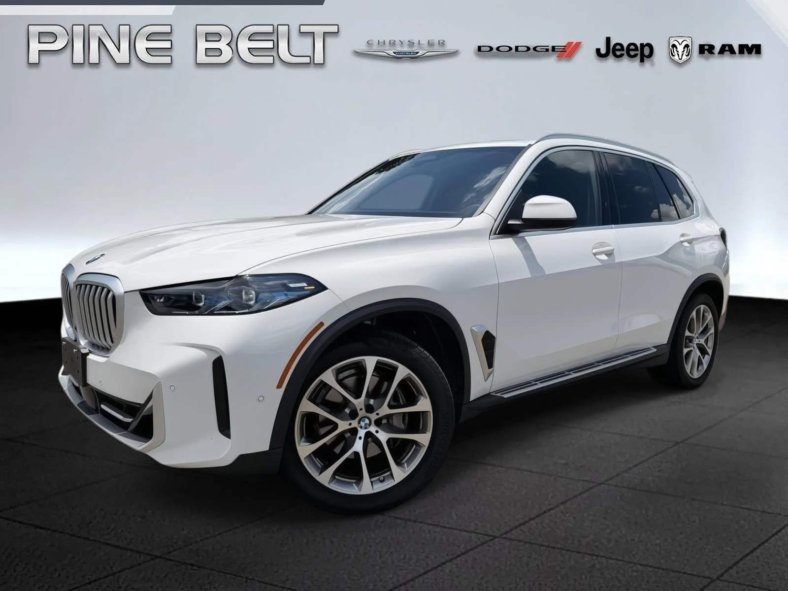 Used 2026 WHITE BMW sDrive40i image 1
