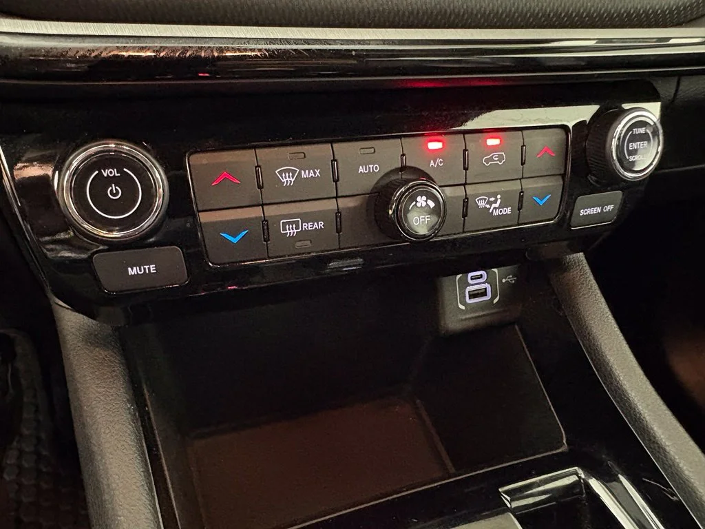 Used 2025 Silver Jeep Trailhawk image 32