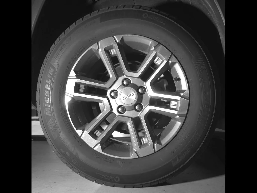 Used 2025 Silver GMC Elevation image 16