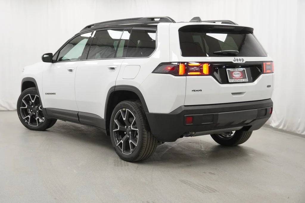 New 2026 Bright White Clear-Coat Exterior Paint Jeep Overland image 13
