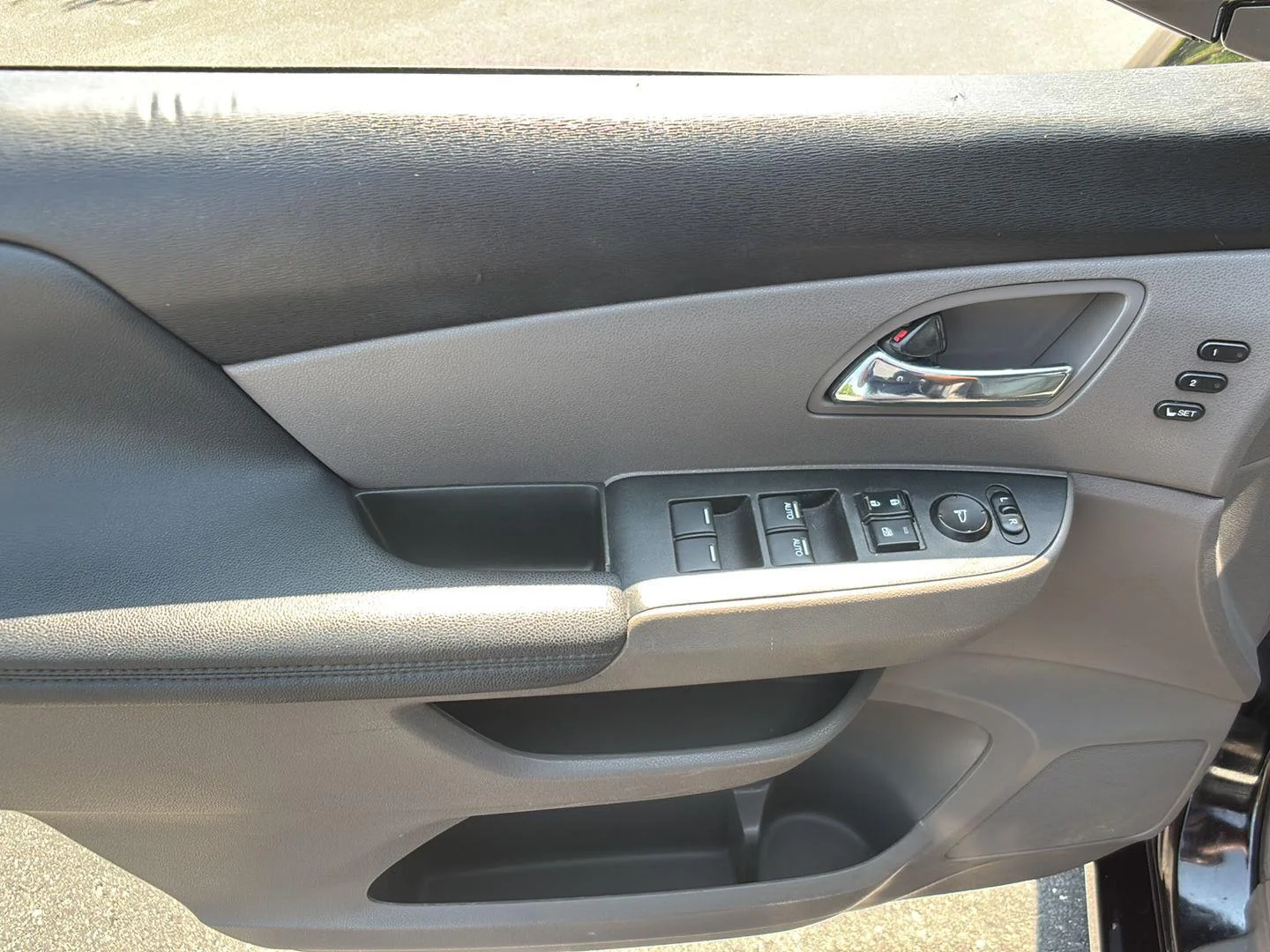 Used 2016 Crystal Black Pearl Honda Touring image 24