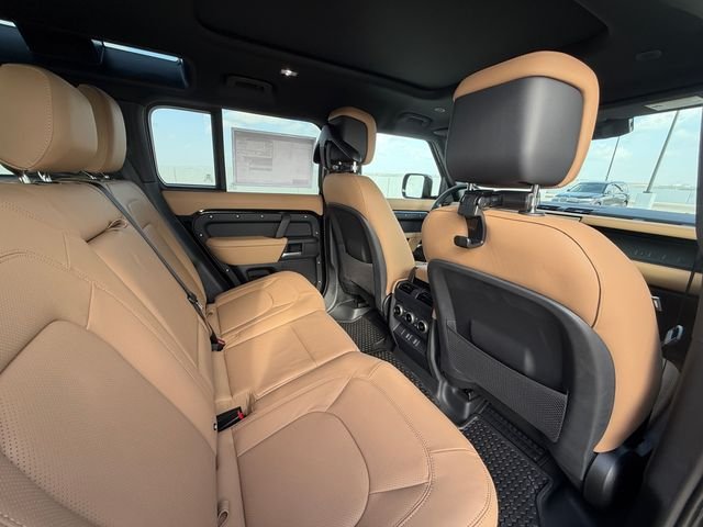 New 2026 Santorini Black Land Rover X-Dynamic SE image 17