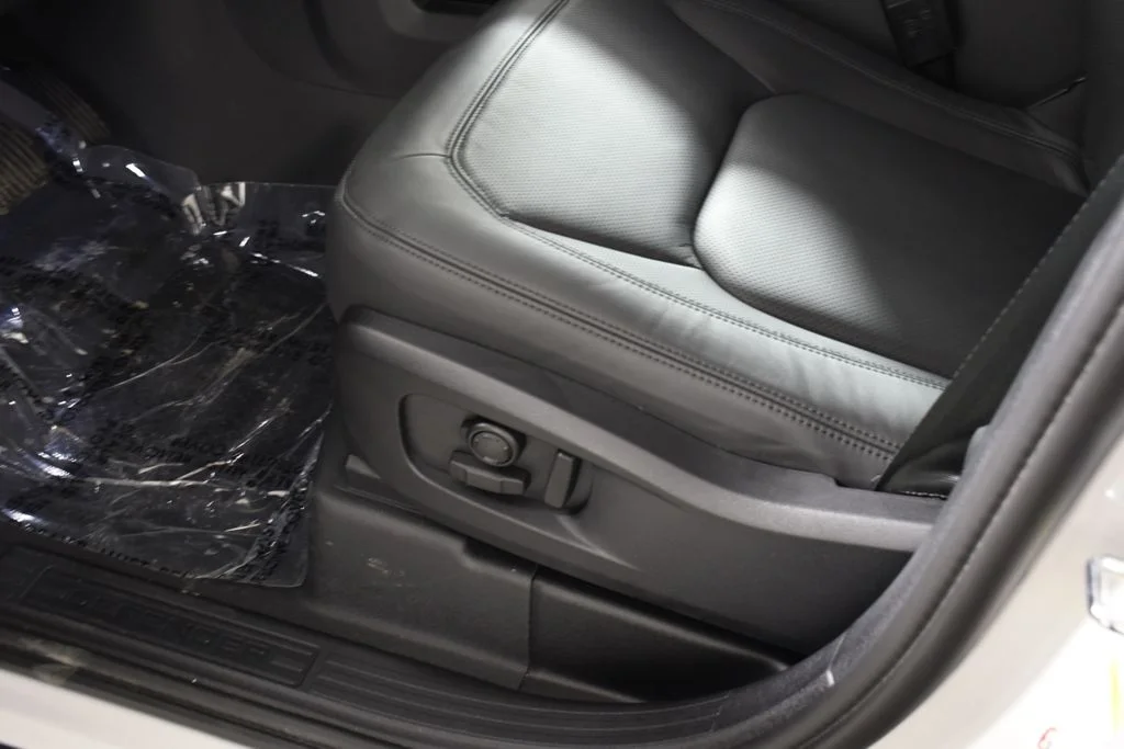 New 2026 Borasco Grey Land Rover X-Dynamic SE image 15