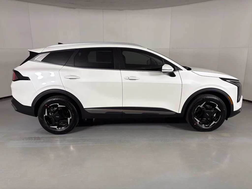 New 2027 Snow White Pearl Kia EX image 9