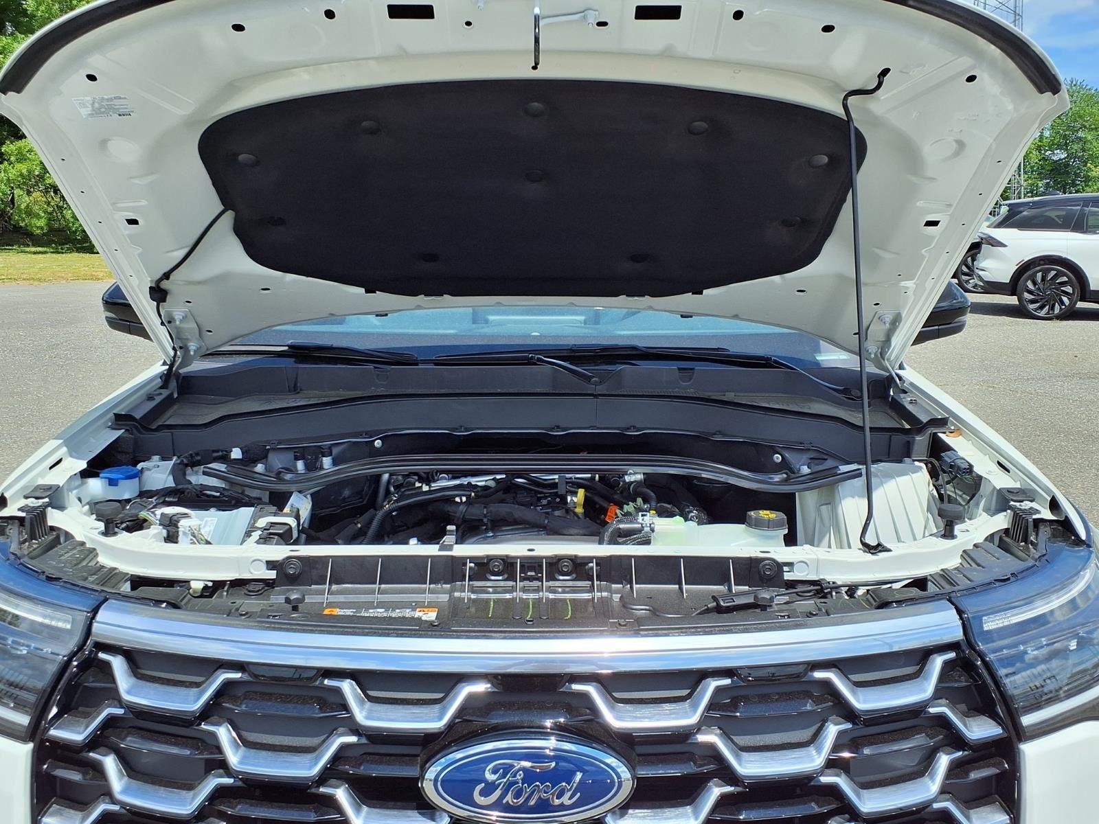 New 2026 Star White Metallic Tri-Coat Ford Platinum™ image 31
