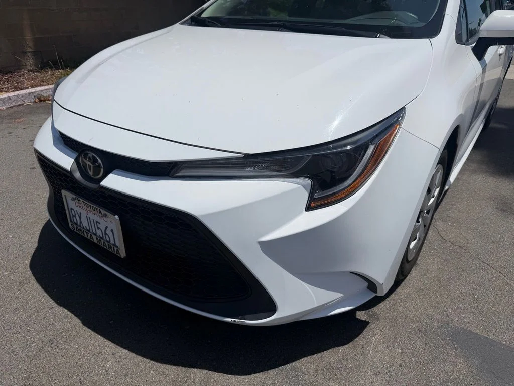 Used 2021 White Toyota L image 4
