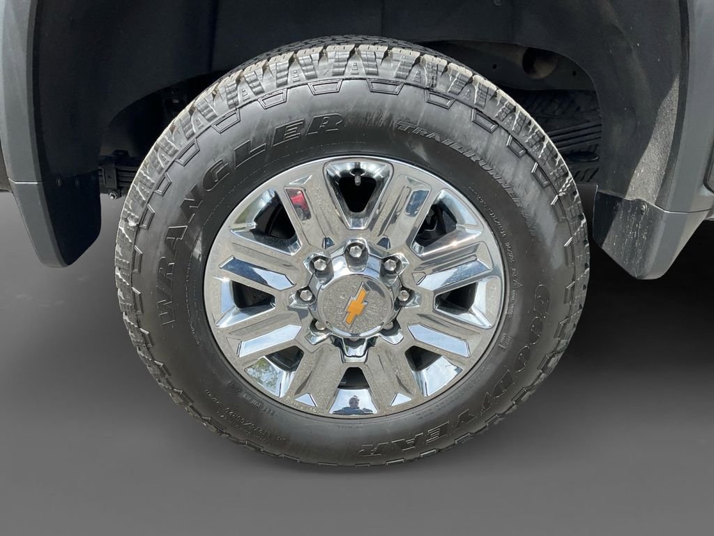 Used 2024 Black Chevrolet High Country image 8
